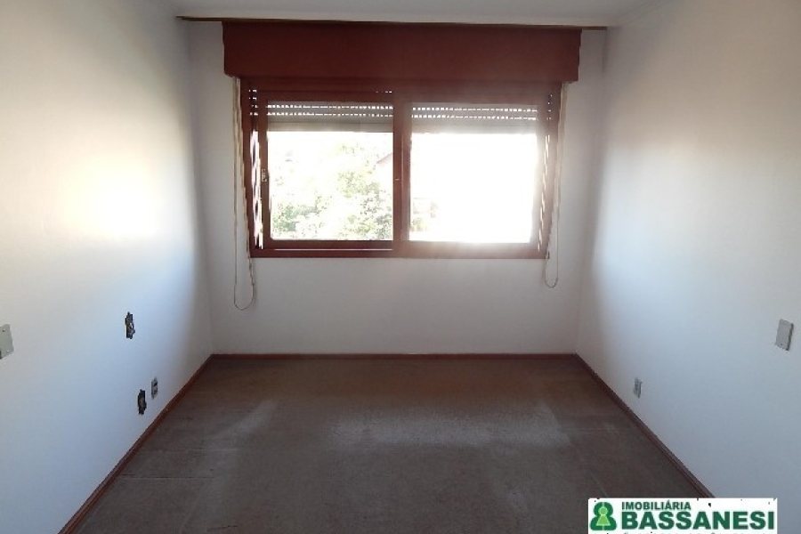 Apartamento com 146m², 3 dormitórios, 2 vagas, no bairro Pio X em Caxias do Sul para Alugar
