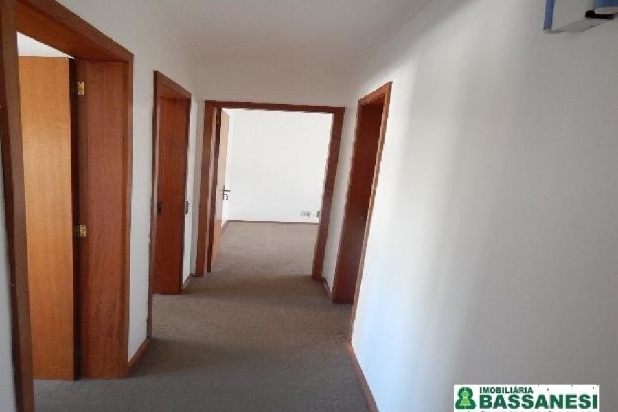Apartamento com 146m², 3 dormitórios, 2 vagas, no bairro Pio X em Caxias do Sul para Alugar