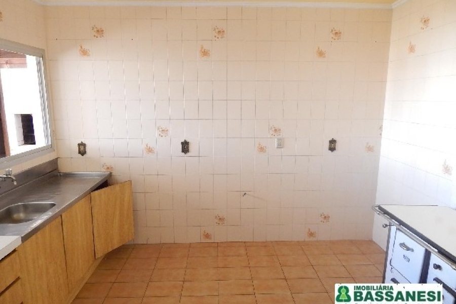 Apartamento com 146m², 3 dormitórios, 2 vagas, no bairro Pio X em Caxias do Sul para Alugar