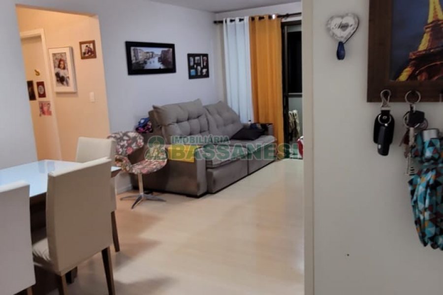 Apartamento com 83m², 2 dormitórios, 2 vagas, no bairro Jardim do Shopping em Caxias do Sul para Comprar