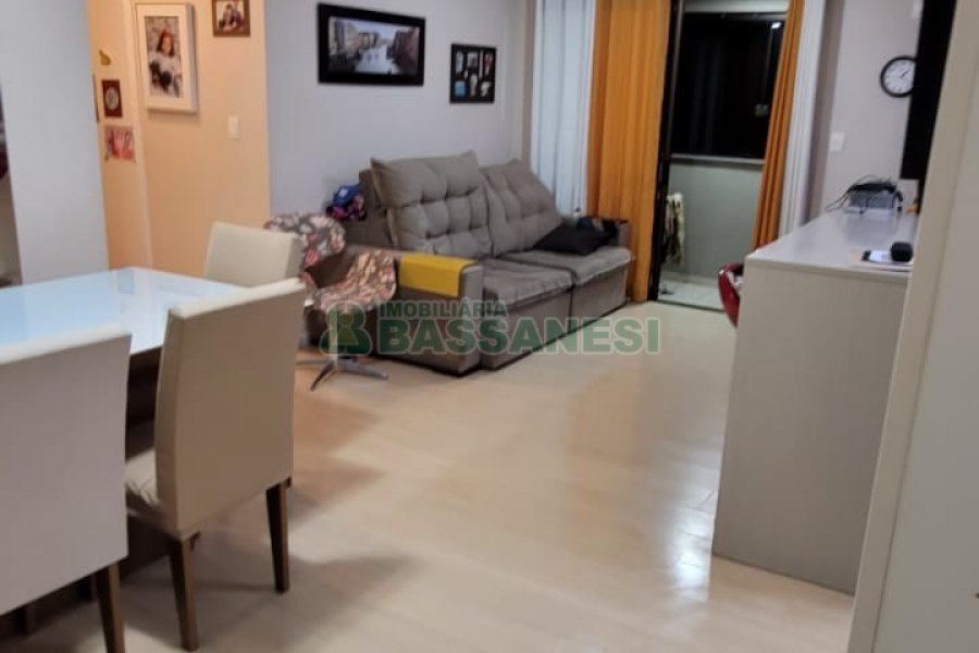 Apartamento com 83m², 2 dormitórios, 2 vagas, no bairro Jardim do Shopping em Caxias do Sul para Comprar