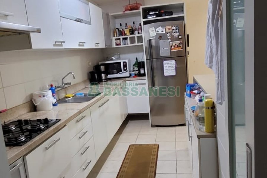 Apartamento com 83m², 2 dormitórios, 2 vagas, no bairro Jardim do Shopping em Caxias do Sul para Comprar