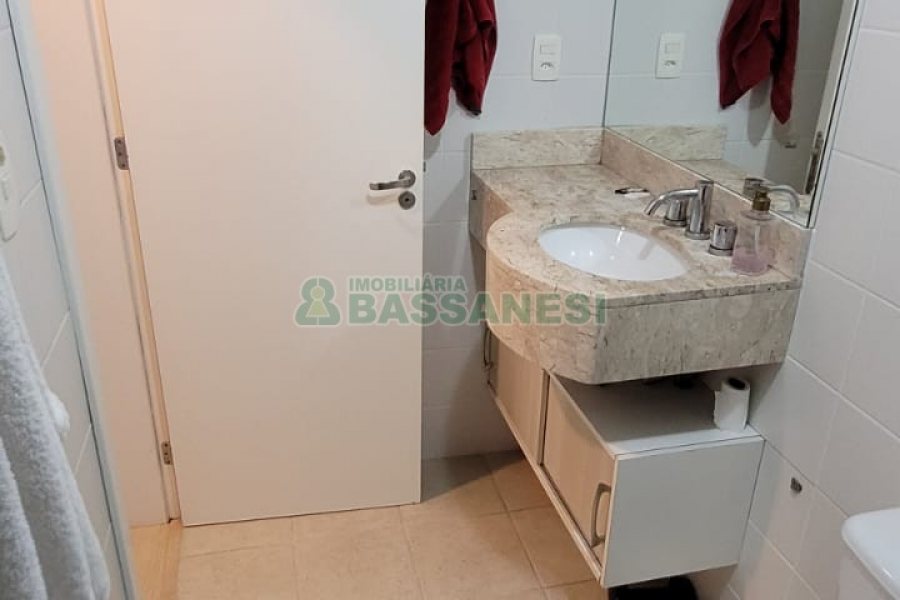 Apartamento com 83m², 2 dormitórios, 2 vagas, no bairro Jardim do Shopping em Caxias do Sul para Comprar