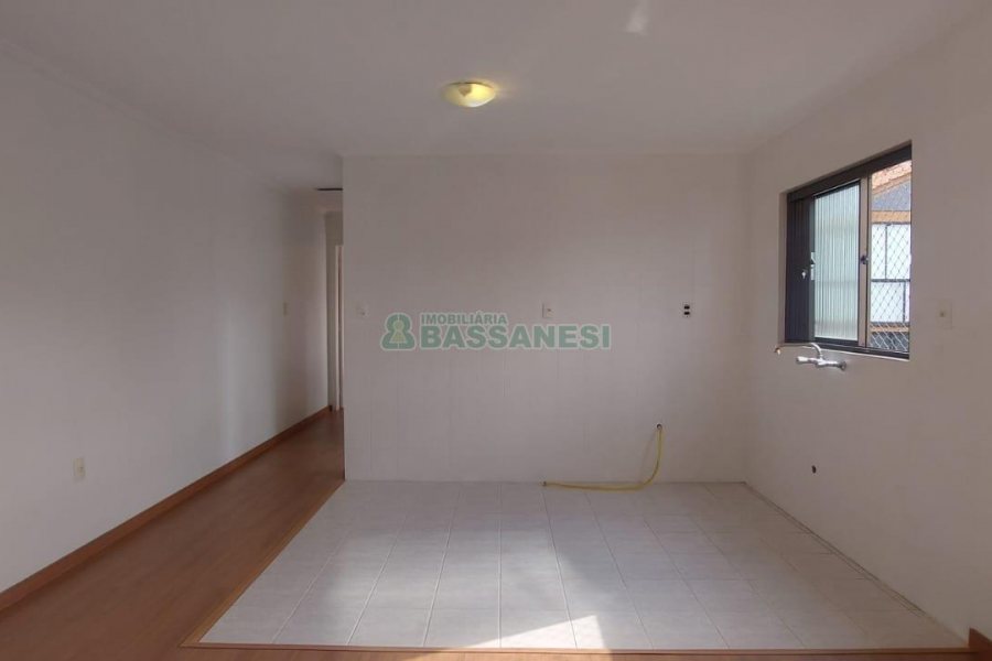 Apartamento com 49m², 1 dormitório, 1 vaga, no bairro Petrópolis em Caxias do Sul para Alugar