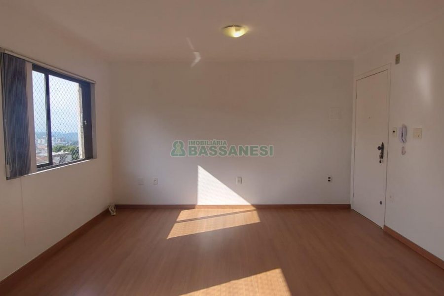 Apartamento com 49m², 1 dormitório, 1 vaga, no bairro Petrópolis em Caxias do Sul para Alugar