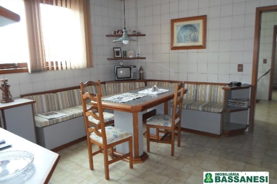 Apartamento com 345m², 4 dormitórios, 2 vagas, no bairro Panazzolo em Caxias do Sul para Comprar