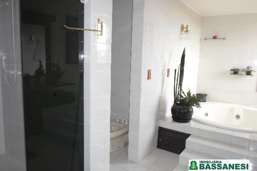 Apartamento com 345m², 4 dormitórios, 2 vagas, no bairro Panazzolo em Caxias do Sul para Comprar