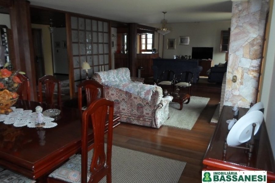 Apartamento com 345m², 4 dormitórios, 2 vagas, no bairro Panazzolo em Caxias do Sul para Comprar