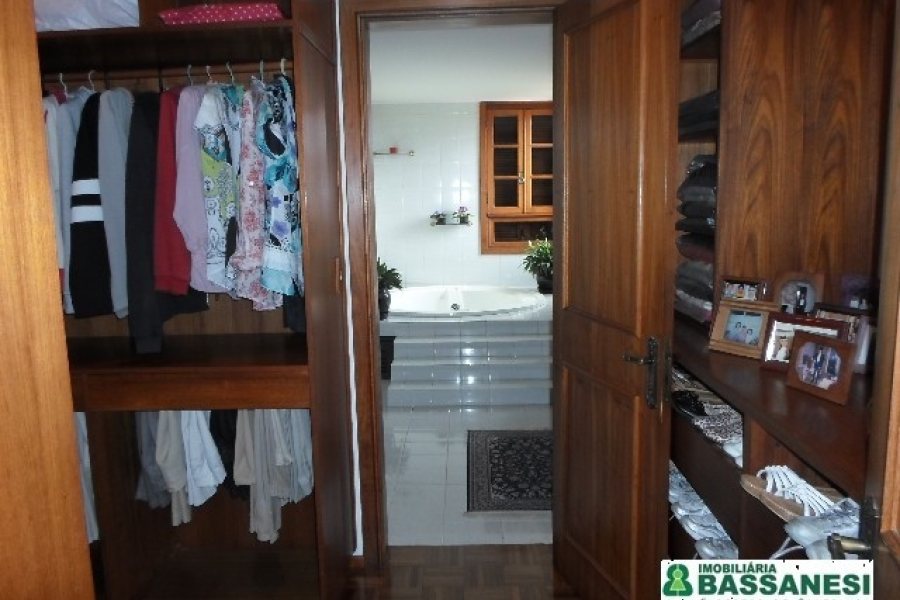 Apartamento com 345m², 4 dormitórios, 2 vagas, no bairro Panazzolo em Caxias do Sul para Comprar