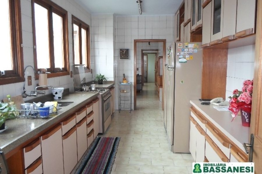 Apartamento com 345m², 4 dormitórios, 2 vagas, no bairro Panazzolo em Caxias do Sul para Comprar
