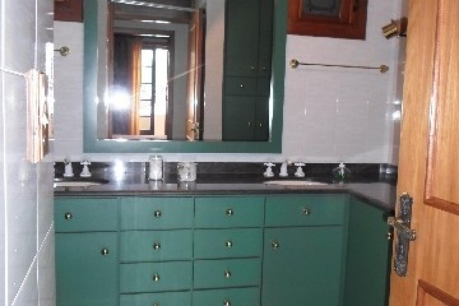 Apartamento com 345m², 4 dormitórios, 2 vagas, no bairro Panazzolo em Caxias do Sul para Comprar