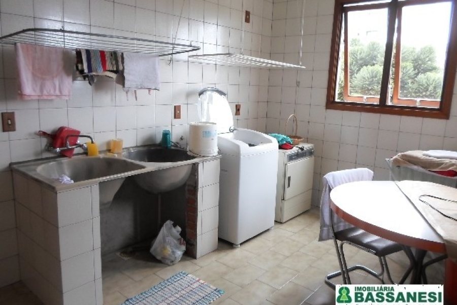 Apartamento com 345m², 4 dormitórios, 2 vagas, no bairro Panazzolo em Caxias do Sul para Comprar