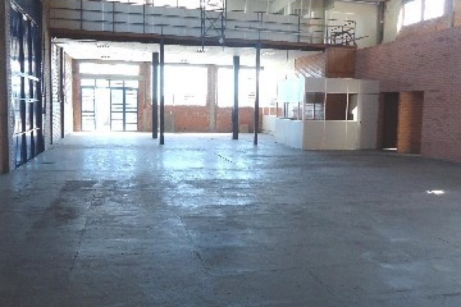 Pavilhão com 880m², no bairro Presidente Vargas em Caxias do Sul para Alugar