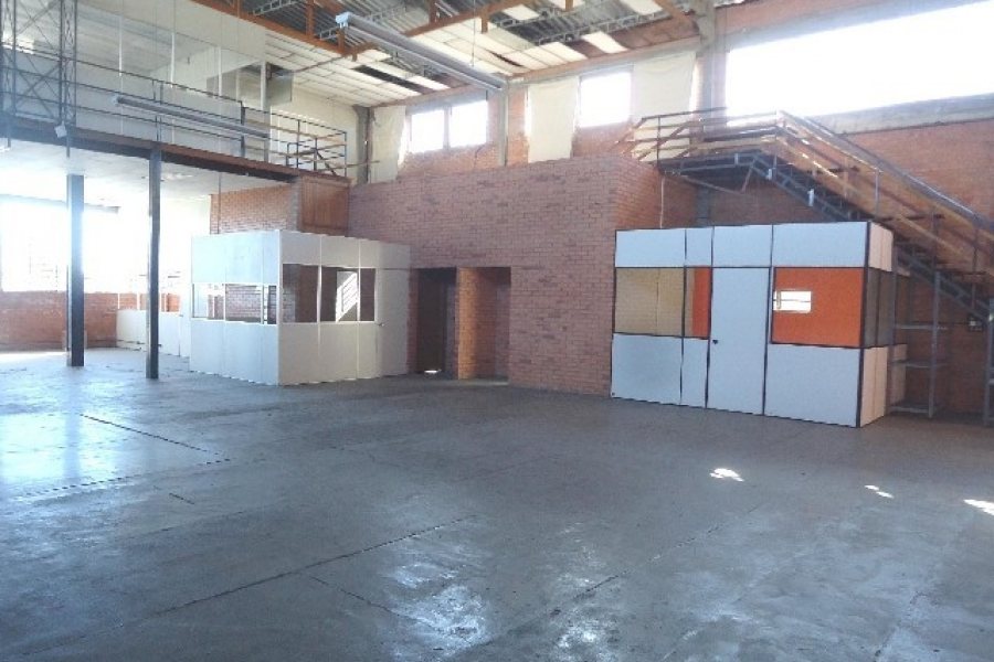 Pavilhão com 880m², no bairro Presidente Vargas em Caxias do Sul para Alugar