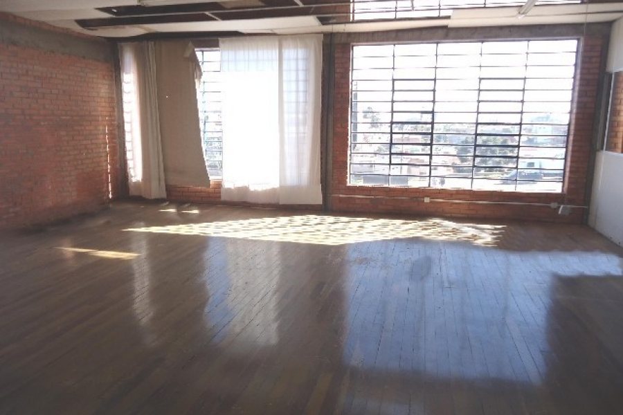 Pavilhão com 880m², no bairro Presidente Vargas em Caxias do Sul para Alugar