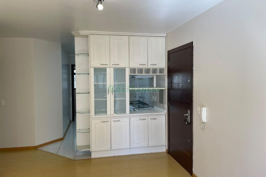 Apartamento com 75m², 2 dormitórios, 1 vaga, no bairro Centro em Caxias do Sul para Comprar
