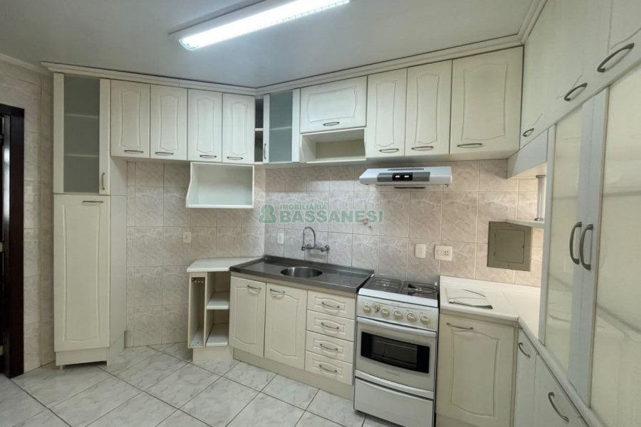 Apartamento com 75m², 2 dormitórios, 1 vaga, no bairro Centro em Caxias do Sul para Comprar