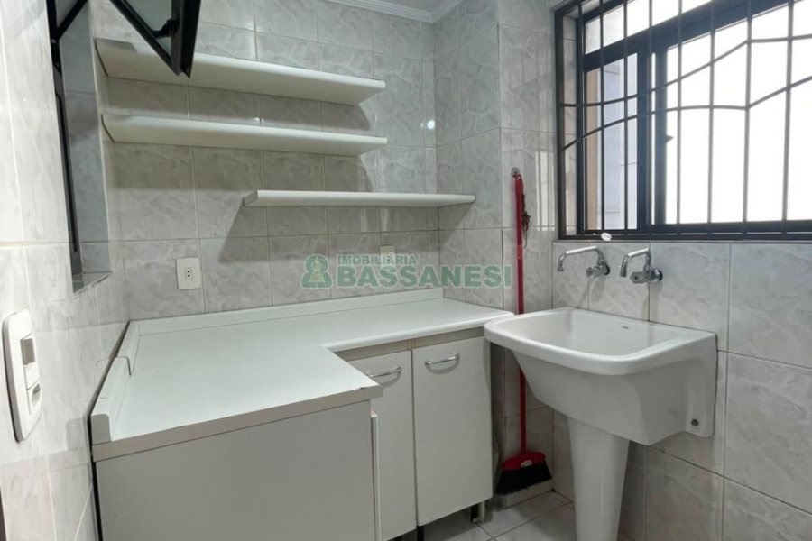 Apartamento com 75m², 2 dormitórios, 1 vaga, no bairro Centro em Caxias do Sul para Comprar