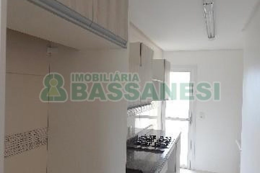 Apartamento com 78m², 2 dormitórios, 2 vagas, no bairro Vinhedos em Caxias do Sul para Alugar