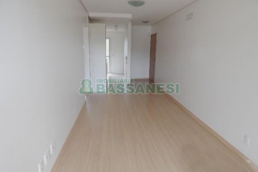 Apartamento com 78m², 2 dormitórios, 2 vagas, no bairro Vinhedos em Caxias do Sul para Alugar