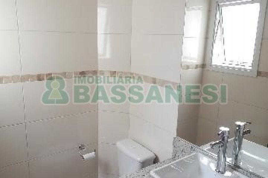 Apartamento com 78m², 2 dormitórios, 2 vagas, no bairro Vinhedos em Caxias do Sul para Alugar