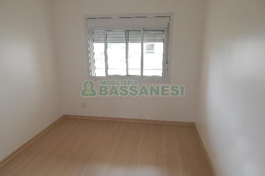 Apartamento com 78m², 2 dormitórios, 2 vagas, no bairro Vinhedos em Caxias do Sul para Alugar