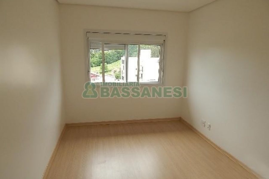 Apartamento com 78m², 2 dormitórios, 2 vagas, no bairro Vinhedos em Caxias do Sul para Alugar