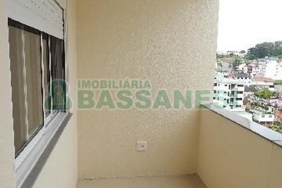 Apartamento com 78m², 2 dormitórios, 2 vagas, no bairro Vinhedos em Caxias do Sul para Alugar