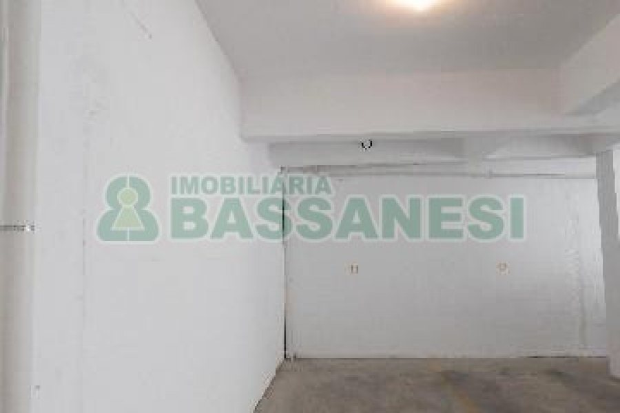 Apartamento com 78m², 2 dormitórios, 2 vagas, no bairro Vinhedos em Caxias do Sul para Alugar