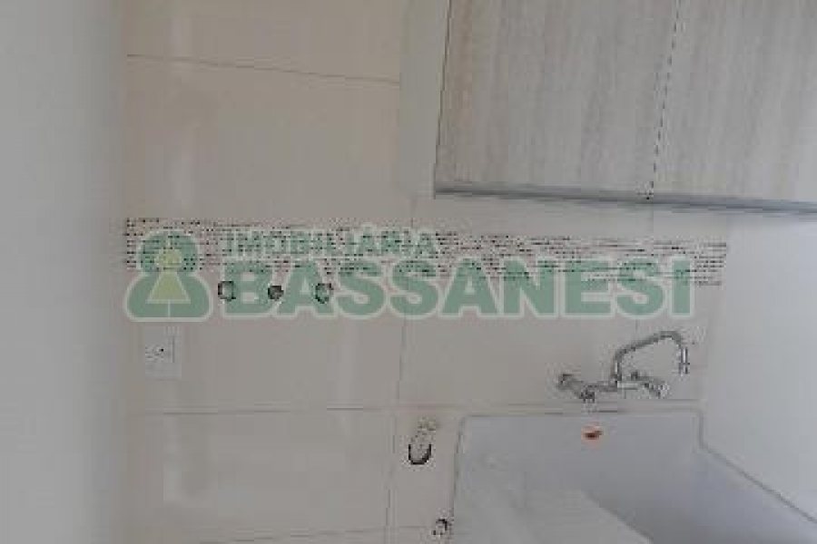 Apartamento com 78m², 2 dormitórios, 2 vagas, no bairro Vinhedos em Caxias do Sul para Alugar