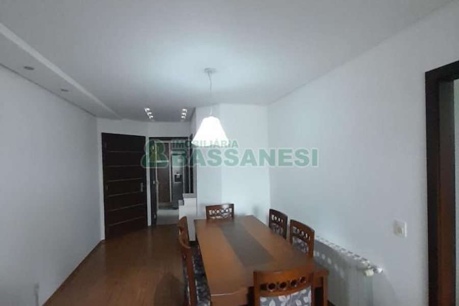 Apto Mobiliado com 140m², 3 dormitórios, 2 vagas, no bairro Pio X em Caxias do Sul para Alugar