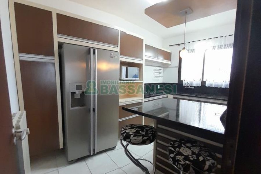 Apto Mobiliado com 140m², 3 dormitórios, 2 vagas, no bairro Pio X em Caxias do Sul para Alugar