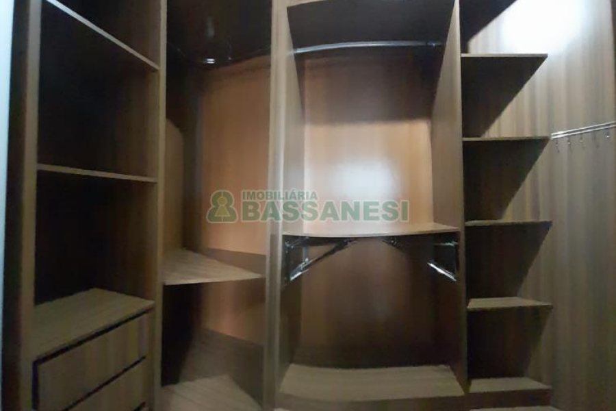 Apto Mobiliado com 140m², 3 dormitórios, 2 vagas, no bairro Pio X em Caxias do Sul para Alugar