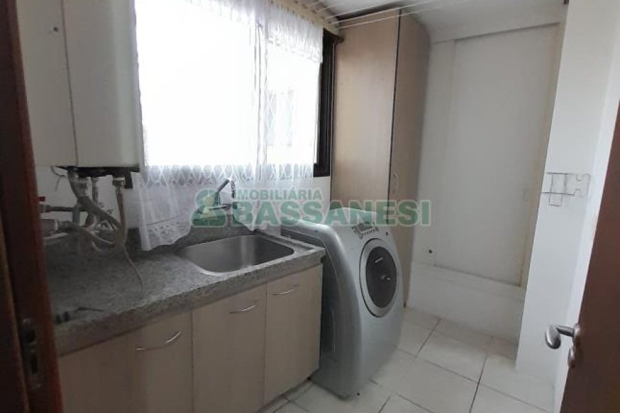 Apto Mobiliado com 140m², 3 dormitórios, 2 vagas, no bairro Pio X em Caxias do Sul para Alugar