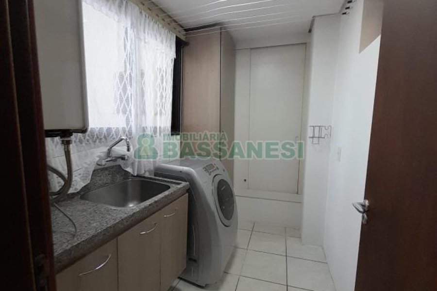 Apto Mobiliado com 140m², 3 dormitórios, 2 vagas, no bairro Pio X em Caxias do Sul para Alugar