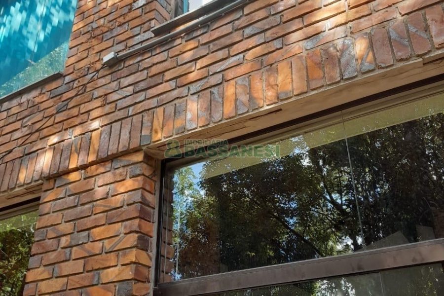 Casa com 400m², 3 dormitórios, 2 vagas, no bairro Santa Catarina em Caxias do Sul para Alugar