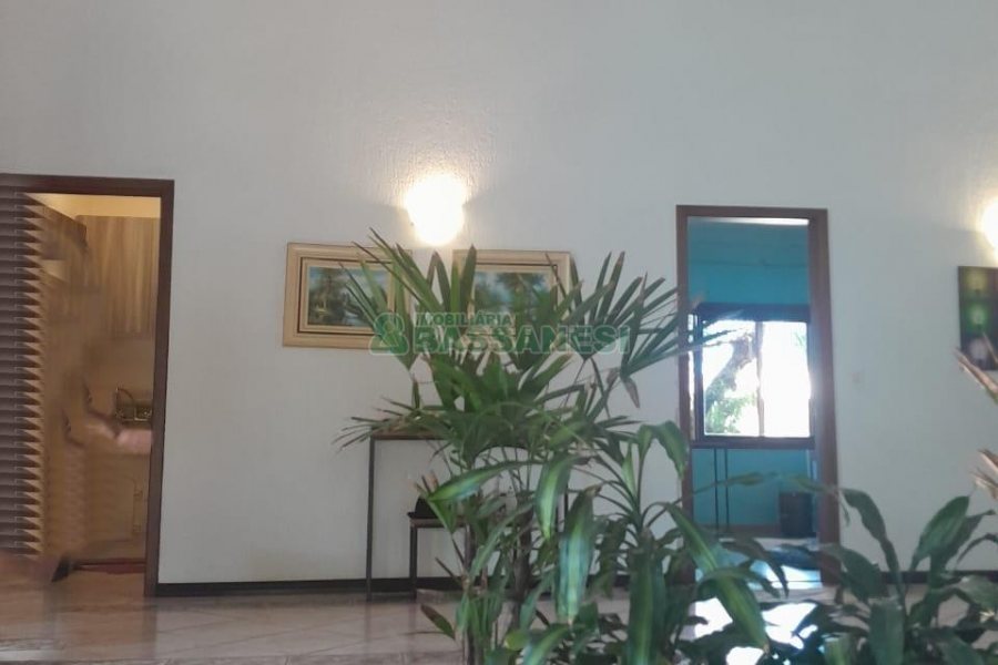 Casa com 400m², 3 dormitórios, 2 vagas, no bairro Santa Catarina em Caxias do Sul para Alugar