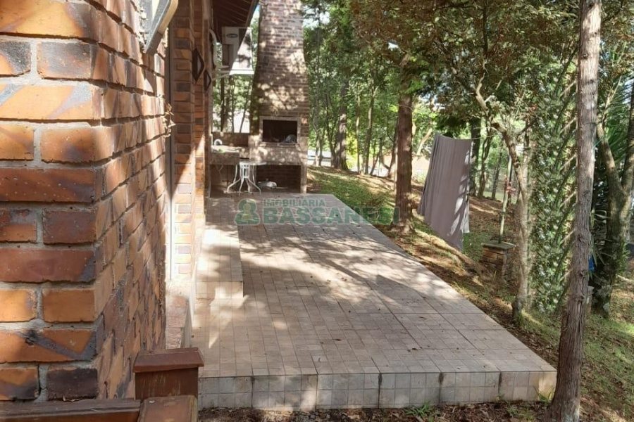 Casa com 400m², 3 dormitórios, 2 vagas, no bairro Santa Catarina em Caxias do Sul para Alugar