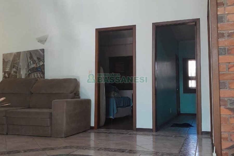 Casa com 400m², 3 dormitórios, 2 vagas, no bairro Santa Catarina em Caxias do Sul para Alugar