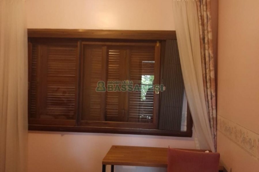 Casa com 400m², 3 dormitórios, 2 vagas, no bairro Santa Catarina em Caxias do Sul para Alugar