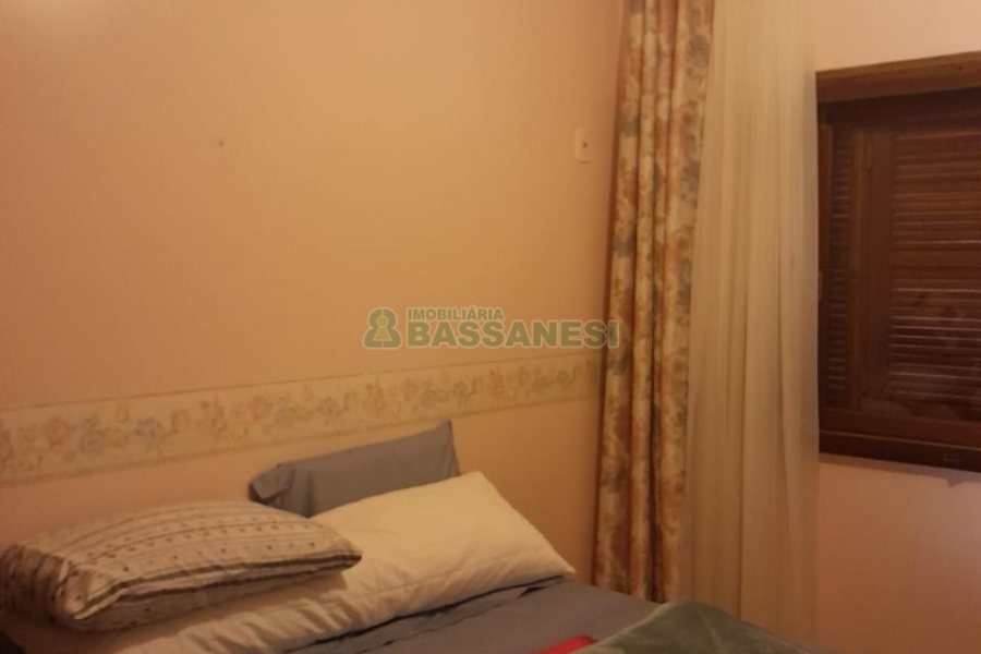 Casa com 400m², 3 dormitórios, 2 vagas, no bairro Santa Catarina em Caxias do Sul para Alugar