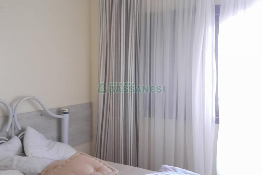 Casa com 400m², 3 dormitórios, 2 vagas, no bairro Santa Catarina em Caxias do Sul para Alugar