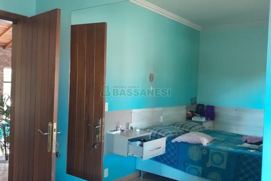Casa com 400m², 3 dormitórios, 2 vagas, no bairro Santa Catarina em Caxias do Sul para Alugar