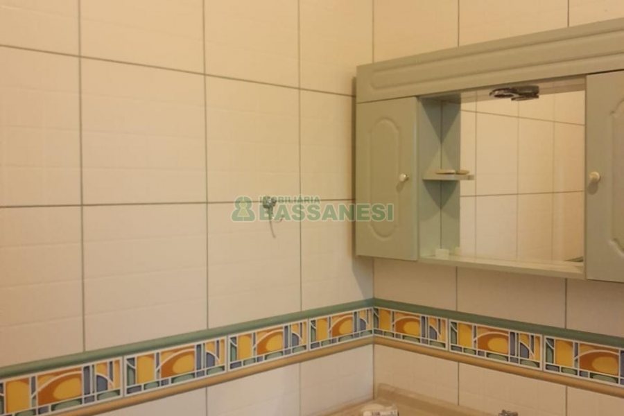 Casa com 400m², 3 dormitórios, 2 vagas, no bairro Santa Catarina em Caxias do Sul para Alugar