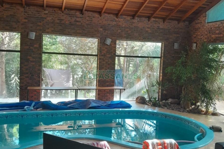 Casa com 400m², 3 dormitórios, 2 vagas, no bairro Santa Catarina em Caxias do Sul para Alugar