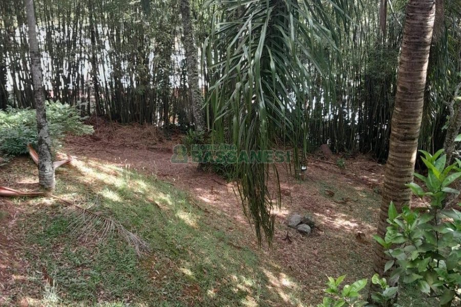 Casa com 400m², 3 dormitórios, 2 vagas, no bairro Santa Catarina em Caxias do Sul para Alugar