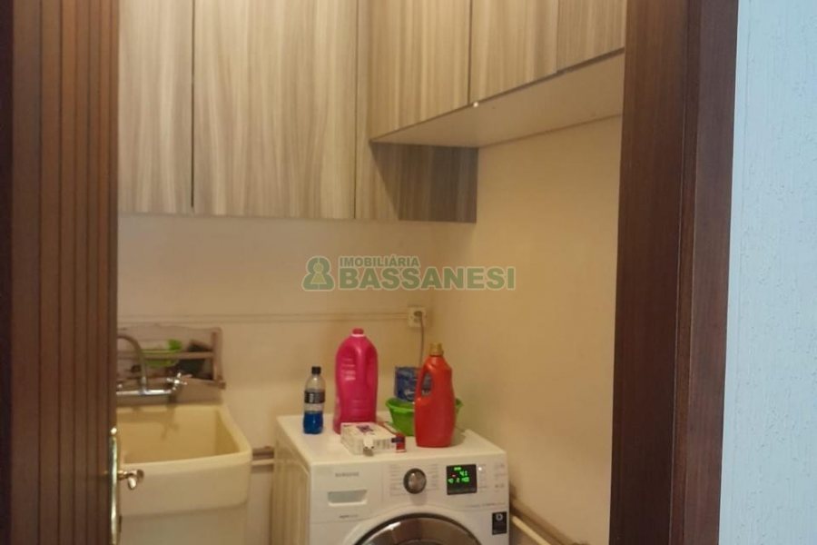 Casa com 400m², 3 dormitórios, 2 vagas, no bairro Santa Catarina em Caxias do Sul para Alugar