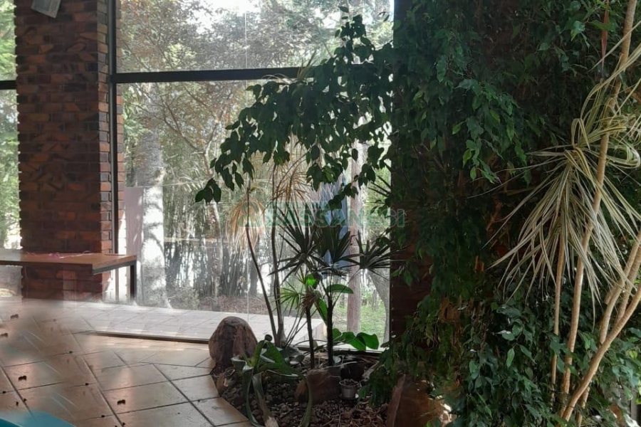 Casa com 400m², 3 dormitórios, 2 vagas, no bairro Santa Catarina em Caxias do Sul para Alugar