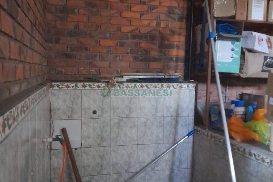 Casa com 400m², 3 dormitórios, 2 vagas, no bairro Santa Catarina em Caxias do Sul para Alugar