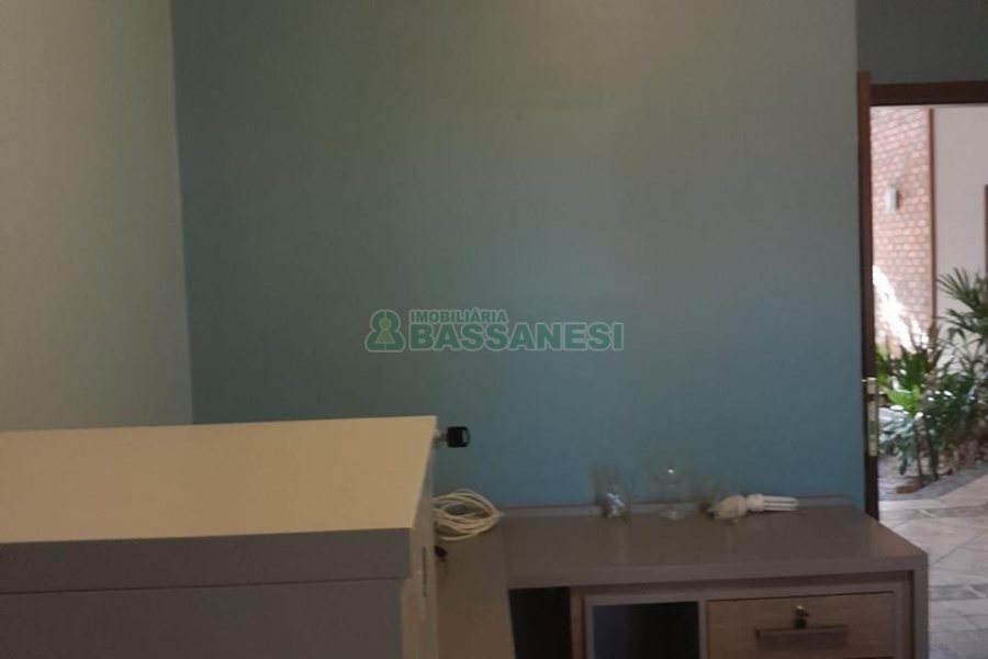 Casa com 400m², 3 dormitórios, 2 vagas, no bairro Santa Catarina em Caxias do Sul para Alugar